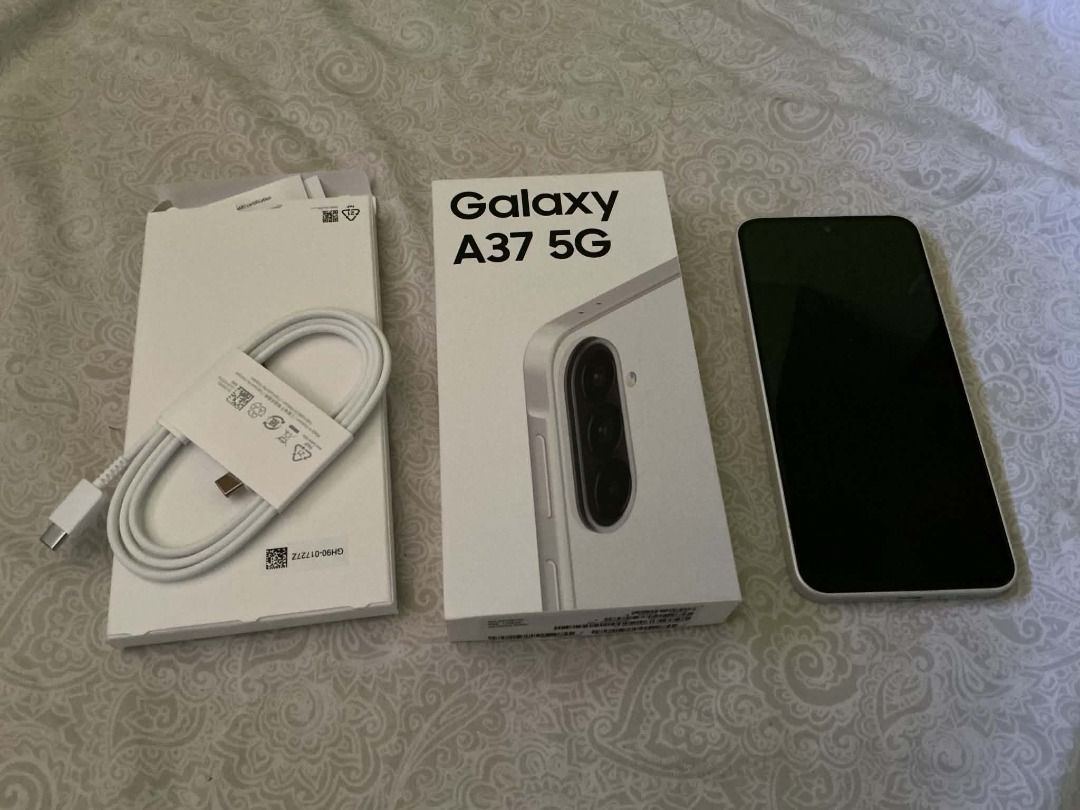 Samsung Galaxy A37 5g (Category: Samsung) located in Caloocan City. Submitted by chantrea_lee (Listing ID 1470596060, Image 2). Description: Samsung Galaxy A37 5G Original price:29,000 selling it for 13,500 Storage:8GB-128GB Processor:Exynos 1480 Super AMOLED display 5000maH battery 45 watts super fast charging inclusions ✅️original box ✅️charging cable ✅️1 case 3 months old.