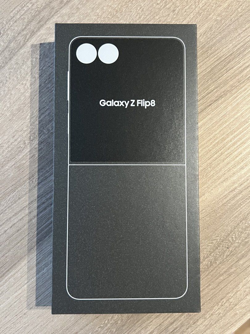 Samsung Galaxy Flip8 (Category: Samsung) located in Manila. Submitted by bye.ad (Listing ID 1470665678, Image 1). Description: Color: Cream.