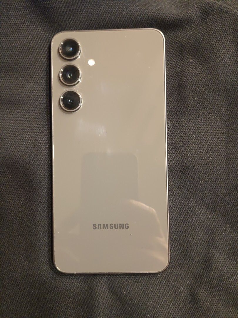 Samsung S24 FE 256Gb (Category: Samsung) located in Imus. Submitted by epicfish.829b4c (Listing ID 1470737555, Image 1). Description: For Sale Only Samsung S24 FE 256Gb 18,800 pesos still looks new since it's just my backup phone, kindly check photos with box, case, cable , tempered glass RFS : upgrade Imus Cavite can do meet up sa mall ara ma check nyo phone personally.