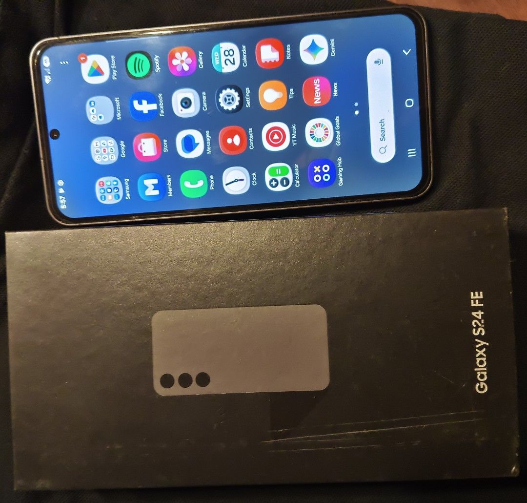 Samsung S24 FE 256Gb (Category: Samsung) located in Imus. Submitted by epicfish.829b4c (Listing ID 1470737555, Image 2). Description: For Sale Only Samsung S24 FE 256Gb 18,800 pesos still looks new since it's just my backup phone, kindly check photos with box, case, cable , tempered glass RFS : upgrade Imus Cavite can do meet up sa mall ara ma check nyo phone personally.