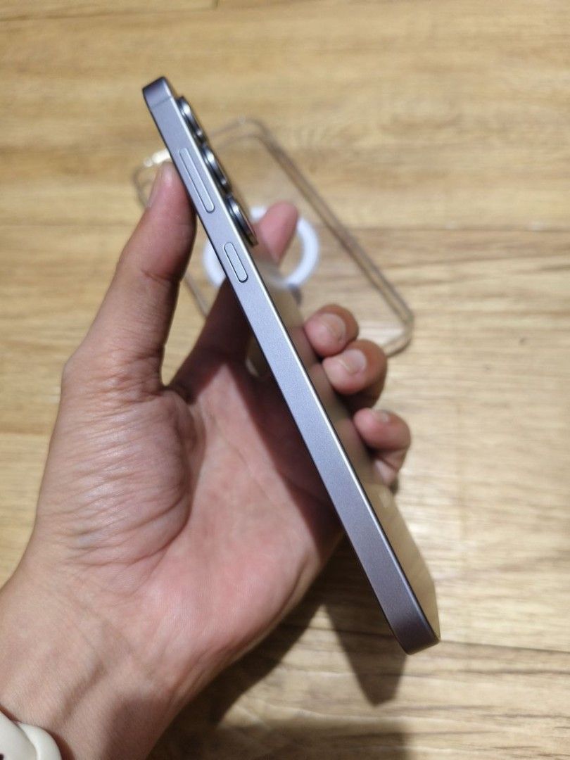 Samsung S25+ 12/512 (Category: Samsung) located in Manila. Submitted by misakicakes (Listing ID 1470640838, Image 3). Description: # 🚀 SAMSUNG GALAXY S25+ (5G) | 12GB RAM | 512GB STORAGE **Storage:** 512GB (Sobrang laki ng memory, kasya lahat ng photos, videos, at games) **RAM:** 12GB (Super fast multitasking at walang lag) --- ### ✨ KEY FEATURES & HIGHLIGHTS * 🧠 **Galaxy AI Built-in:** Next-level smart features (Live Translate, Circle to Searc