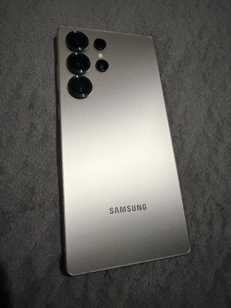 Samsung s25 Ultra (Category: Samsung) located in Quezon City. Submitted by athanrengel21 (Listing ID 1470673744, Image 3). Description: ✨ Super fresh condition! ✅ Never been repaired ✅ No dents ✅ Comes with adapter ✅ Well-maintained 📌 RFS: Upgrade 💯 Fresh unit, ready for its next owner! 📩 PM for inquiries!.