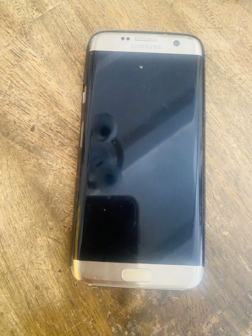 Samsung s7 edge (Category: Samsung) located in San Jose del Monte. Submitted by cityhanter007 (Listing ID 1470598020, Image 2). Description: Samsung s7 edge May guhit sa screen (see pic) May crack yung likod Kapapalit lang ng battery Still negotiable .