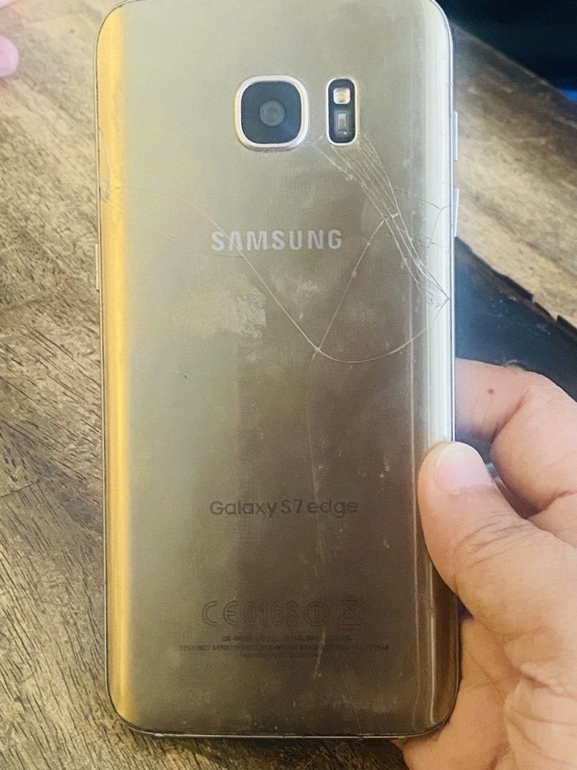 Samsung s7 edge (Category: Samsung) located in San Jose del Monte. Submitted by cityhanter007 (Listing ID 1470598020, Image 3). Description: Samsung s7 edge May guhit sa screen (see pic) May crack yung likod Kapapalit lang ng battery Still negotiable .