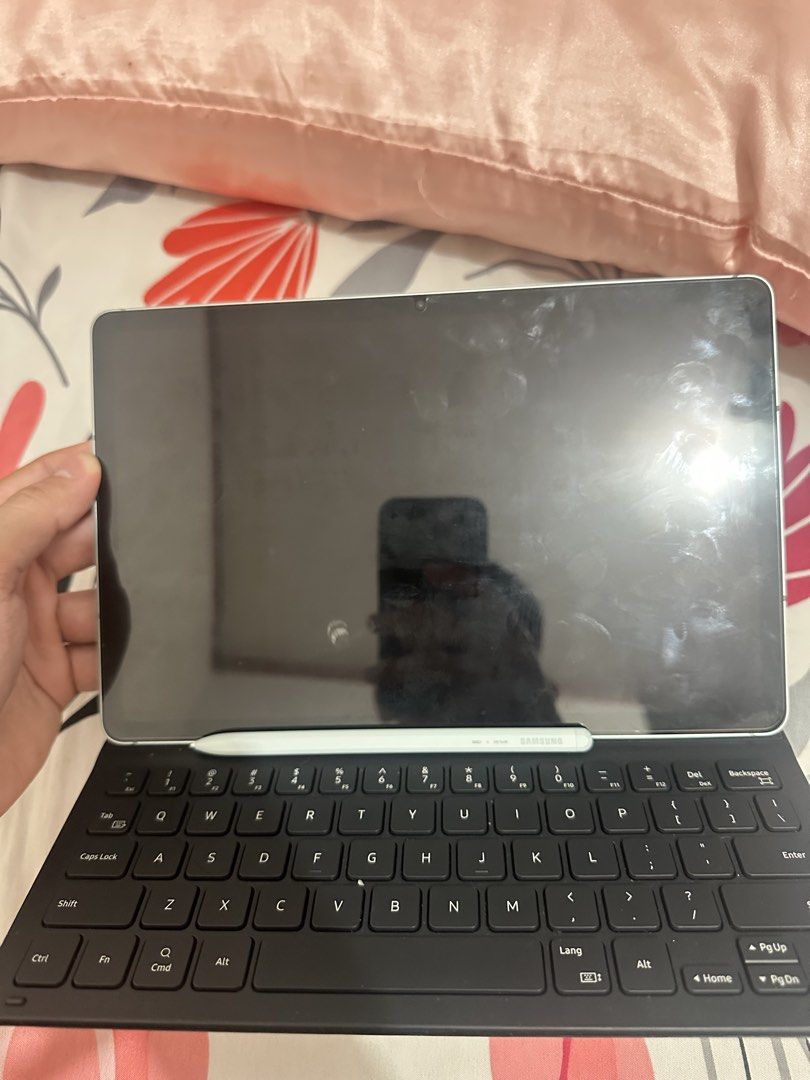 Samsung tablet S9 FE Wifi only (Category: Android) located in Bacoor. Submitted by falacsamana (Listing ID 1470696125, Image 3). Description: Samsung S9 FE Wifi only 128gb storage Tempered glass and side film protection already installed Samsung keyboard and pen 1 free case and unused tempered glass Pink bag not included Rfs seldom used need funds.