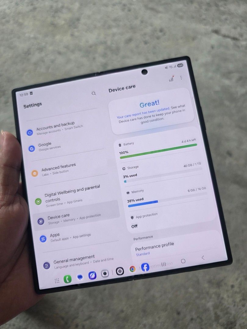 Samsung Z Fold 7 - 1TB storage (Category: Samsung) located in Manila. Submitted by enego0421 (Listing ID 1470592335, Image 3). Description: 🔸️Location: Taguig 🔸️No swap 🔸️Can do LBC 🔸️Cash or online payment ✅️️12gb/1 TB storage ✅️️Dual sim / openline / NTC approved ✅️Original box ✅️️Original cord ✅️️Phone case 📍Gagamitin nalang po 99% Flawless No dents Medyo pwede pa sa maselan..