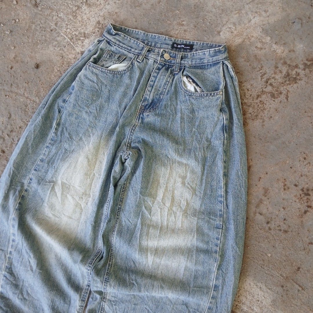 S-Bin Blue Denim Washed Baggy Jeans (Category: Jeans) located in Murcia. Submitted by rndom.stffs (Listing ID 1470592643, Image 3). Description: SELLING FOR ASPACK ! CAN DO SPLIT (550 EACH) S-Bin (S) Size 28 - Small on Tag Length 41 Thigh 15 Leg Opening 11 S-Bin (M) Size 29 - Medium on Tag Length 39.5 Thigh 15 Leg Opening 11.