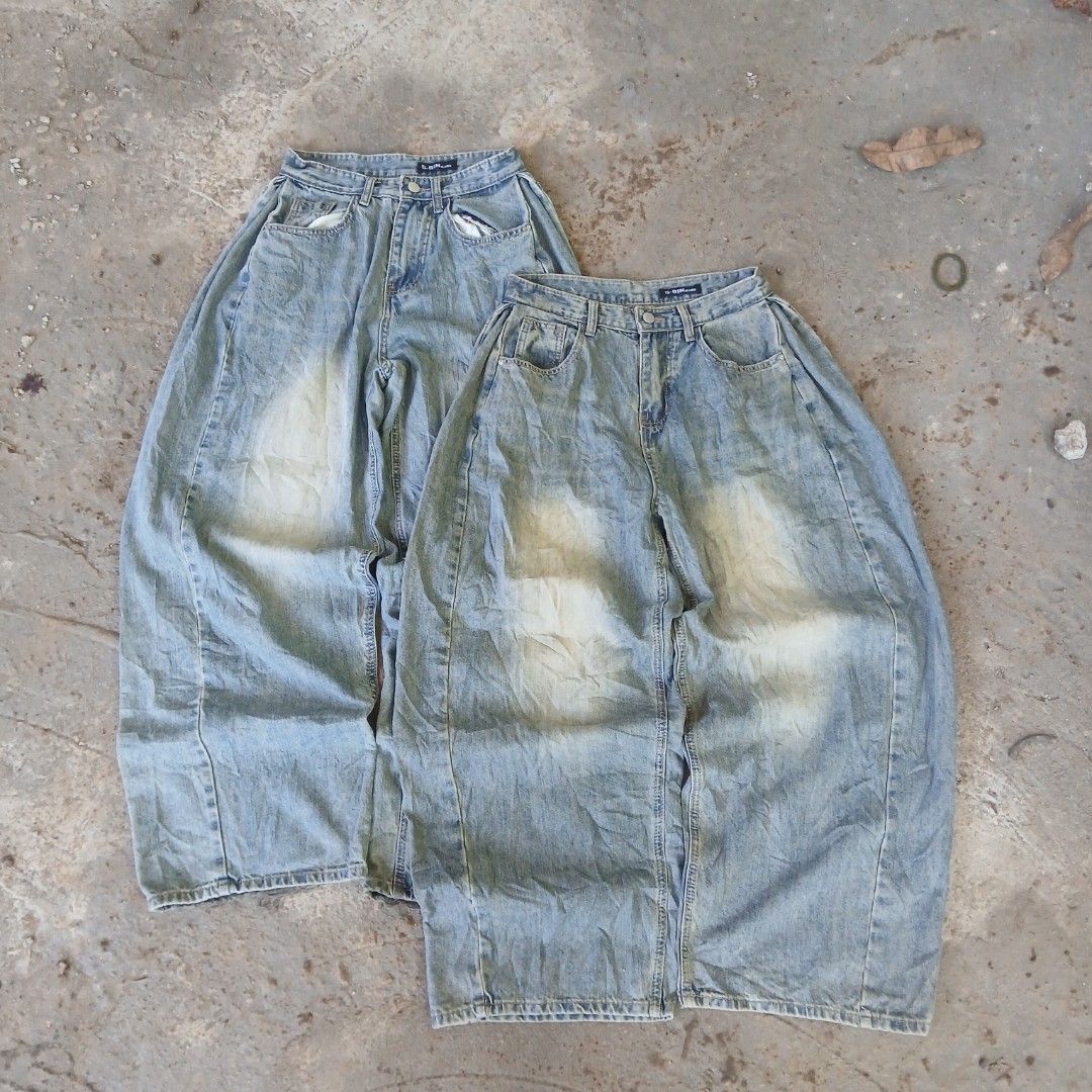 S-Bin Blue Denim Washed Baggy Jeans (Category: Jeans) located in Murcia. Submitted by rndom.stffs (Listing ID 1470592643, Image 1). Description: SELLING FOR ASPACK ! CAN DO SPLIT (550 EACH) S-Bin (S) Size 28 - Small on Tag Length 41 Thigh 15 Leg Opening 11 S-Bin (M) Size 29 - Medium on Tag Length 39.5 Thigh 15 Leg Opening 11.