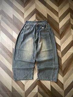 (Category: ) located in . Submitted by thrift.wrld (Listing ID 1470651539, Image 1). Description: .