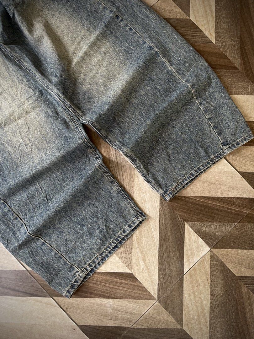 S-Bin Blue Washed Baggy Jeans (Category: Jeans) located in Pagadian. Submitted by thrift.wrld (Listing ID 1470651539, Image 3). Description: ( S-Bin Blue Washed Baggy Jeans ) Dimensions: • Waist: 31 • Length: 41 • Thigh: 16.5 • Hem: 12 Drop Prices: • Mine: 500 + ₱9O shipping fee (sf) Details: • 1O/1O Color rate • Flawless, Good condition with zero flaws • Need wash • Hard Denim.