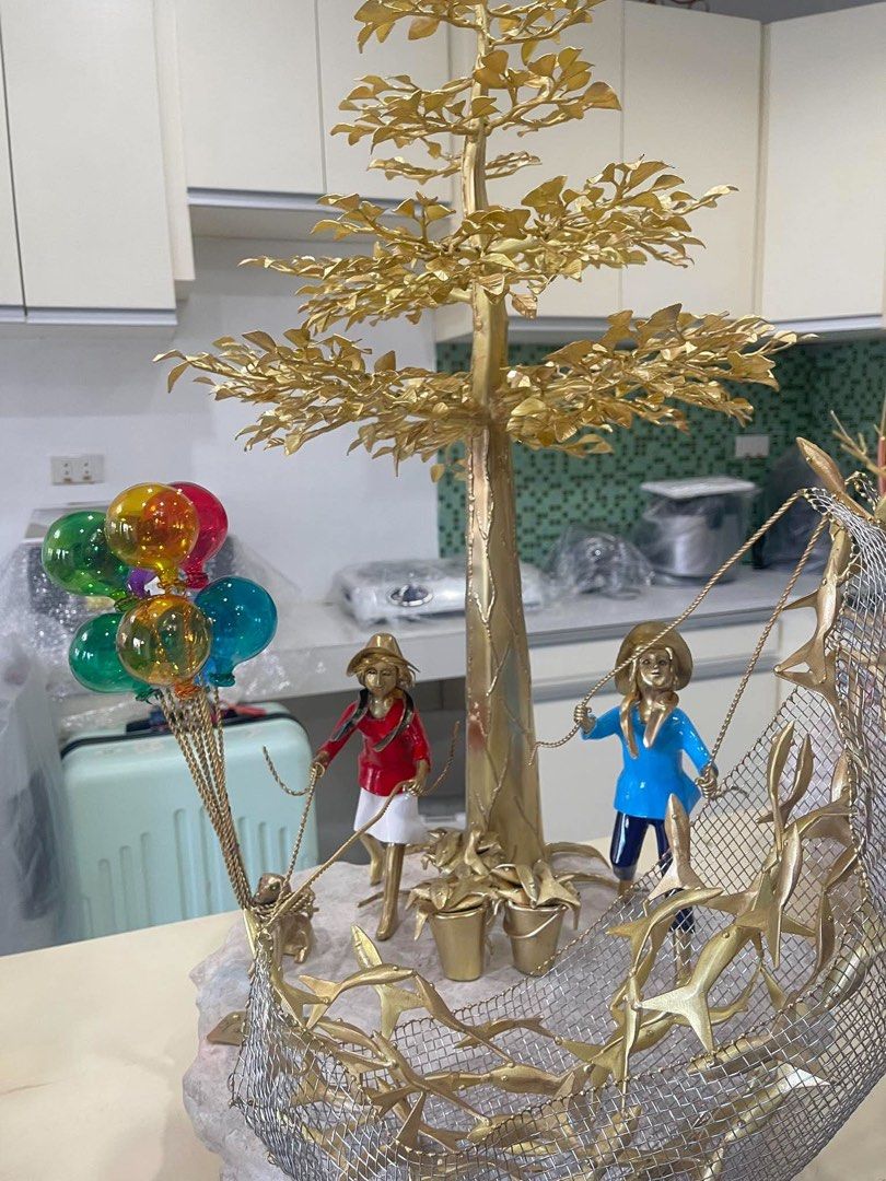 Sculptures for sale (Category: Other Home Decor) located in Manila. Submitted by macymacey (Listing ID 1470570000, Image 3). Description: -Ronald Castrillo Sculptures -With original certificate -Negotiable price -Meet up only -Location: Parañaque.