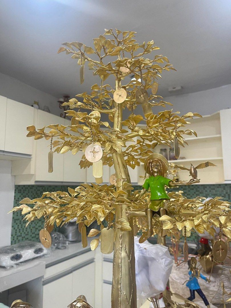 Sculptures for sale (Category: Other Home Decor) located in Manila. Submitted by macymacey (Listing ID 1470570000, Image 2). Description: -Ronald Castrillo Sculptures -With original certificate -Negotiable price -Meet up only -Location: Parañaque.