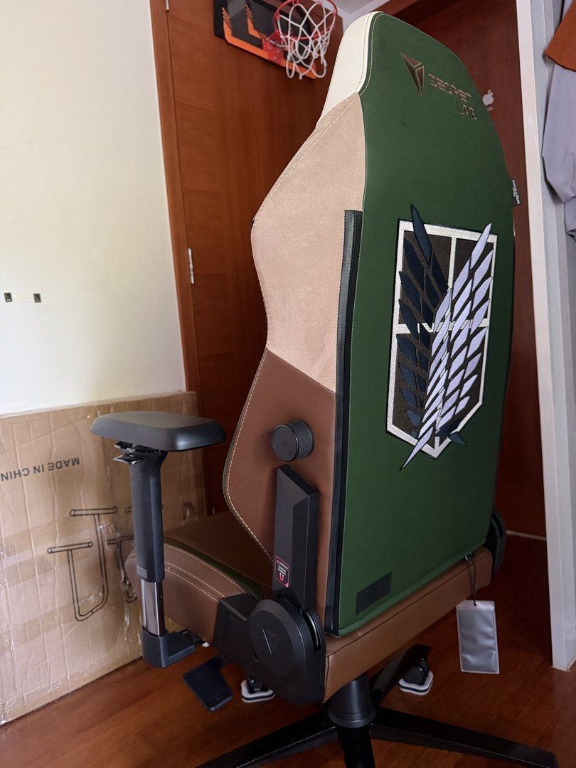 Home Attack Secretlab Attack on Titan Gaming Chair, Furniture & Home Living ...
