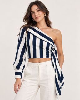 (Category: ) located in . Submitted by closet.cha (Listing ID 1470573751, Image 1). Description: .