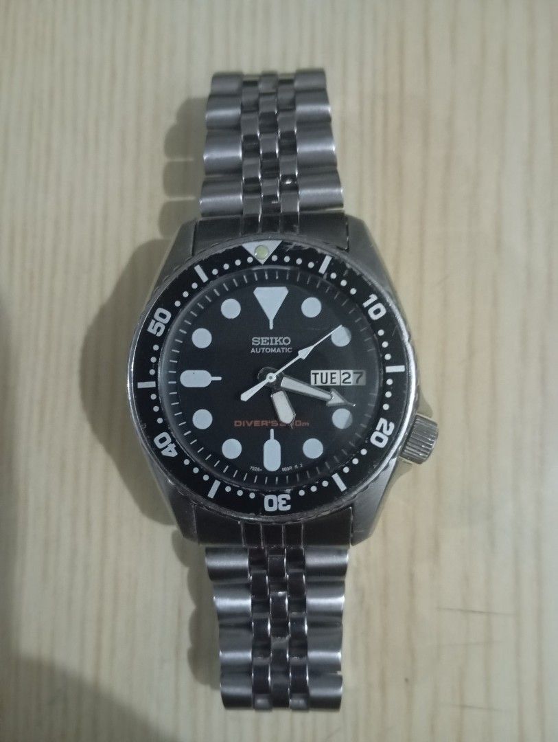 Seiko auto med divers (Category: Men's Watches) located in Las Pinas. Submitted by quick_deals_great_finds2 (Listing ID 1470675120, Image 1). Description: Original 7s26 seiko mechanism 38mm medium fits wrist 7 inches Fully functional keeps time.