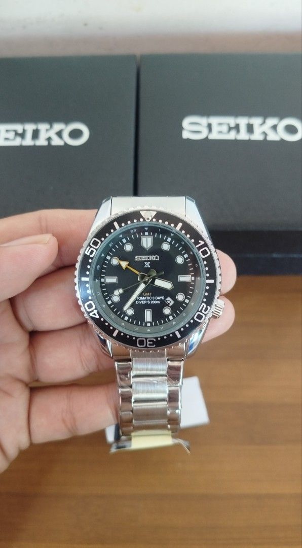 Seiko GMT Seiko Divers GMT Prospex (Category: Men's Watches) located in Bacoor. Submitted by looty1991 (Listing ID 1470595727, Image 3). Description: Seiko Divers GMT -40mm -1500 each Seiko GMT -42mm -1500 each.