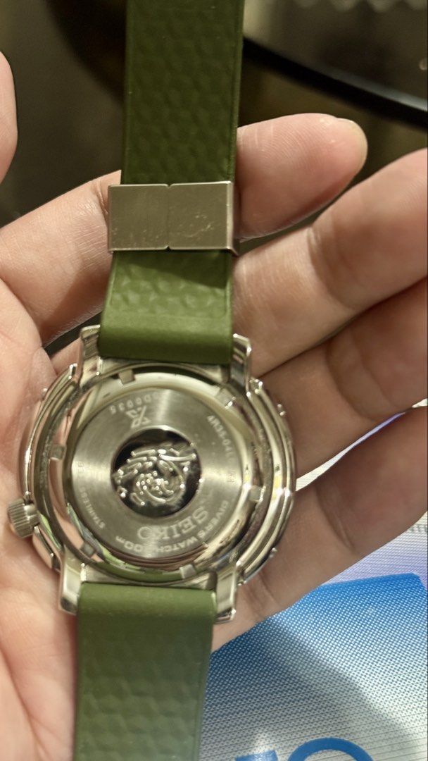 Seiko prospex automatic diver baby tuna (Category: Men's Watches) located in Manila. Submitted by totos.com (Listing ID 1470681578, Image 3). Description: For sale Seiko prospex automatic diver baby tuna 40mm green rubber strap. Almost new. Used only twice and kept it for watch collection. Complete box and papers. Message me if interested. 0917-1530330. .