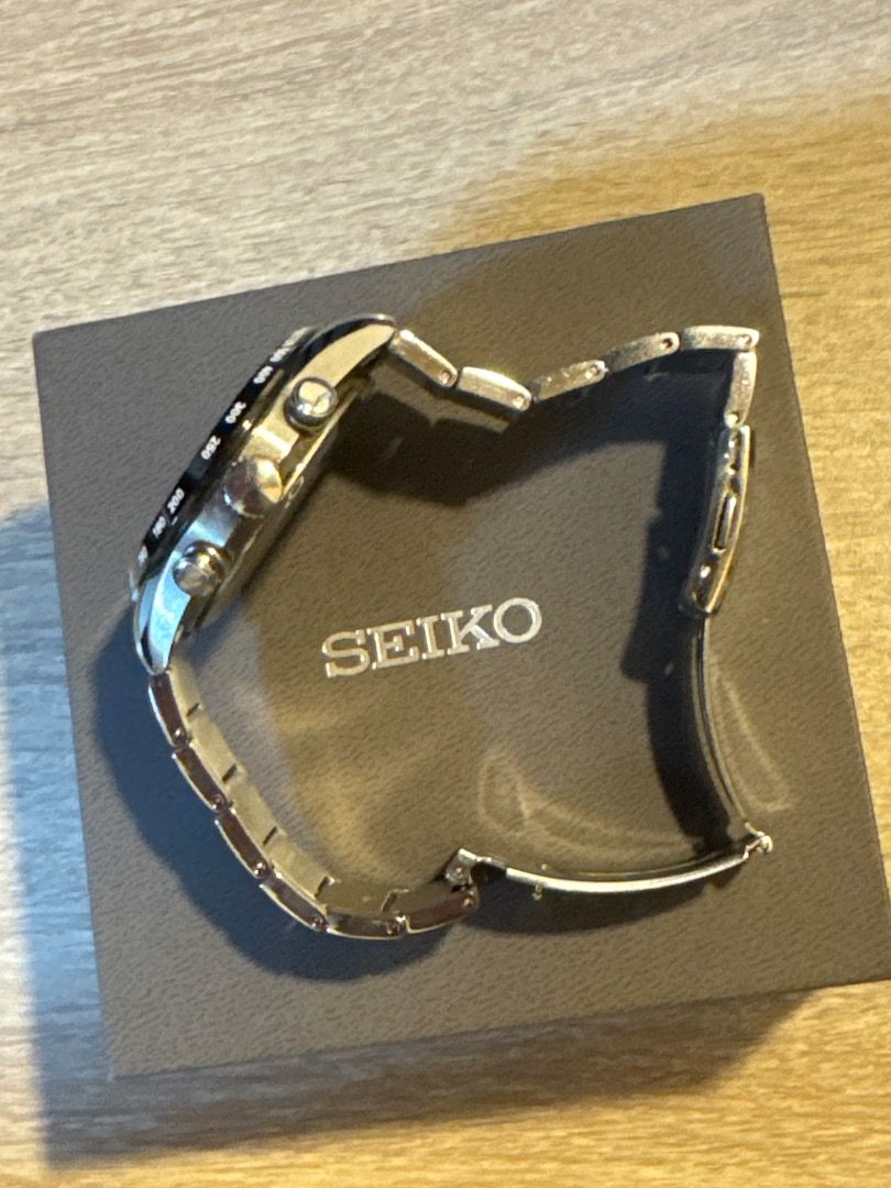 Seiko Solar Chronograph Watch with Original Box (Category: Men's Watches) located in Muntinlupa City. Submitted by keitho. (Listing ID 1470670993, Image 3). Description: - Brand: Seiko Solar Chronograph - Material: Stainless steel case and link bracelet - Dial: Dark dial with multiple sub-dials and tachymeter bezel - Power: Solar-powered (charges via light, no battery replacement needed) - Condition: Clean crystal, minor hairline marks on the met