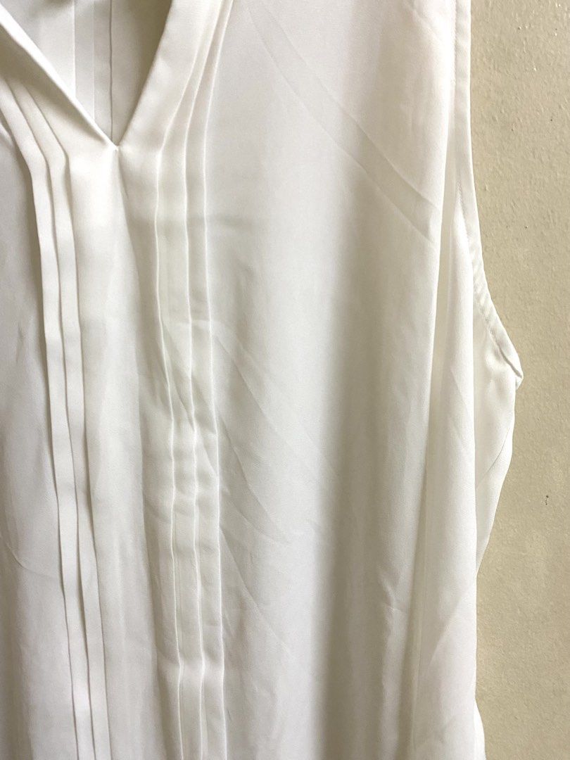 Sheer White Sleeveless Blouse (Category: Blouses) located in Makati City. Submitted by pepperstoremerch (Listing ID 1470674344, Image 3). Description: Hawthorn White Sleeveless Blouse Light thin fabric Size XXL Polyester Preloved, good condition Please see pictures D0122 P261027R20C19 .
