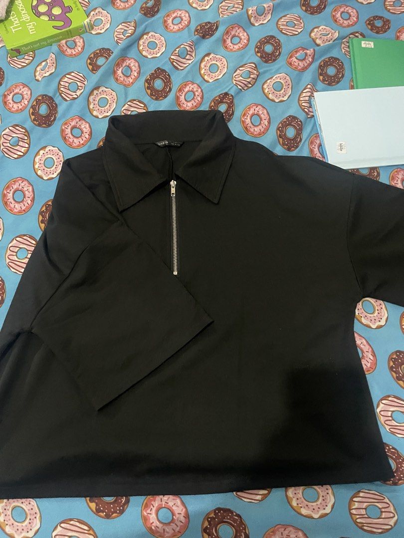 SHEIN black zip collar crop top (Category: Blouses) located in Quezon City. Submitted by simply_closet (Listing ID 1470684956, Image 2). Description: RFS: declutter MOP: Gcash/bank transfer.