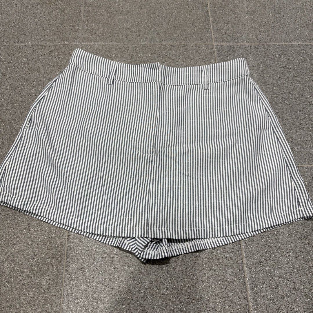 SHEIN Blue White Stripes Skort (Category: Skirts) located in San Fernando. Submitted by louluntian (Listing ID 1470657545, Image 3). Description: 𝐂𝐨𝐧𝐝𝐢𝐭𝐢𝐨𝐧: Needs washing | No issues 𝐋𝐨𝐜𝐚𝐭𝐢𝐨𝐧: Pampanga 𝐌𝐎𝐏: GCASH Only 𝐂𝐨𝐮𝐫𝐢𝐞𝐫: Lalamove | J&T Express (Shipping fee c/o buyer) .
