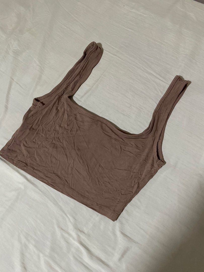SHEIN Brown Square Neck Crop Top Size M (Category: Sleeveless) located in Caloocan City. Submitted by sheshesheshesheshe13 (Listing ID 1470713101, Image 3). Description: - Brand: SHEIN - Color: Brown - Size: M (EUR 38 / US 6) - Design: Square neckline with thick straps - Material: Stretchy, comfortable fabric - Condition: Worn a few times, still in good shape - Style: Great basic piece, easy to pair with high-waisted jeans or skirts.