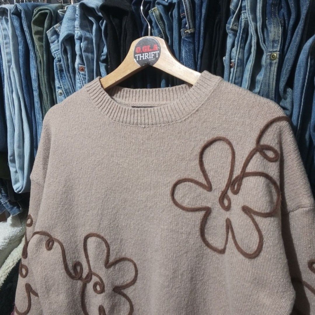 Shein Girls Floral Pattern Drop ahoulder Sweater (Category: Activewear) located in Cabuyao City. Submitted by o.gl.athrift (Listing ID 1470653120, Image 2). Description: Shein Girls Floral Pattern Drop ahoulder Sweater * Large on tag *Manufactured in China 23 Inches width 23 Inches length 22 Inches sleeve length Condition: Like new Colro rate: 10/10 Issue/s: None ❌ Mine: 249 +sf.