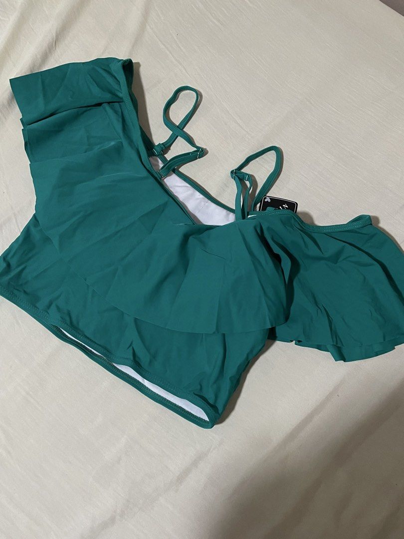 SHEIN Green Ruffle Flounce Bikini Top Size L (Category: Bikinis & Swimsuits) located in Caloocan City. Submitted by sheshesheshesheshe13 (Listing ID 1470720059, Image 2). Description: - Brand: SHEIN - Item: Green bikini top - Size: L (tag attached) - Condition: Brand new with tags (BNWT) - Features: Layered ruffle design, thin adjustable shoulder straps - Material: 80% nylon blend - Care: Hand wash dark colors separately.
