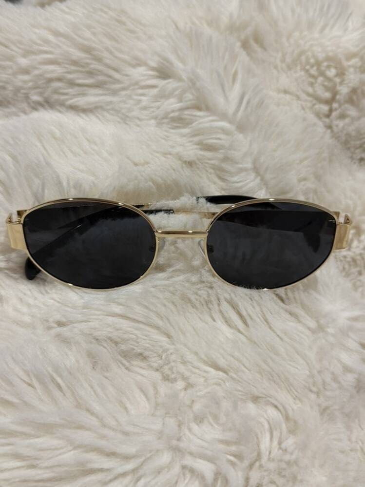 SHEIN retro shades (Category: Sunglasses & Eyewear) located in Manila. Submitted by itemsby_jm (Listing ID 1470623927, Image 2). Description: •Brand new with box • 10/10, no flaws 🛵 Mode of Shipping: lalamove/grab/angkas padala/j&t ~ Note: shipping fee is shouldered by the buyer If around metro manila kaya naman po same day delivery:)) .