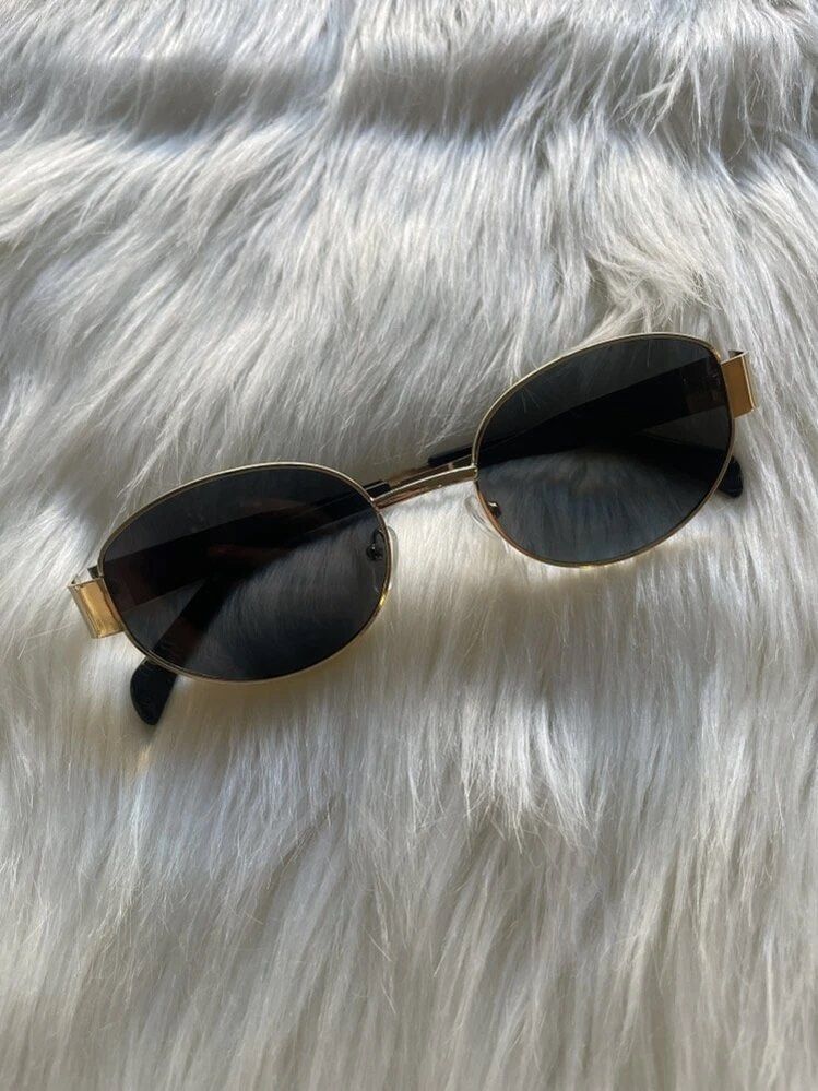 SHEIN retro shades (Category: Sunglasses & Eyewear) located in Manila. Submitted by itemsby_jm (Listing ID 1470623927, Image 1). Description: •Brand new with box • 10/10, no flaws 🛵 Mode of Shipping: lalamove/grab/angkas padala/j&t ~ Note: shipping fee is shouldered by the buyer If around metro manila kaya naman po same day delivery:)) .