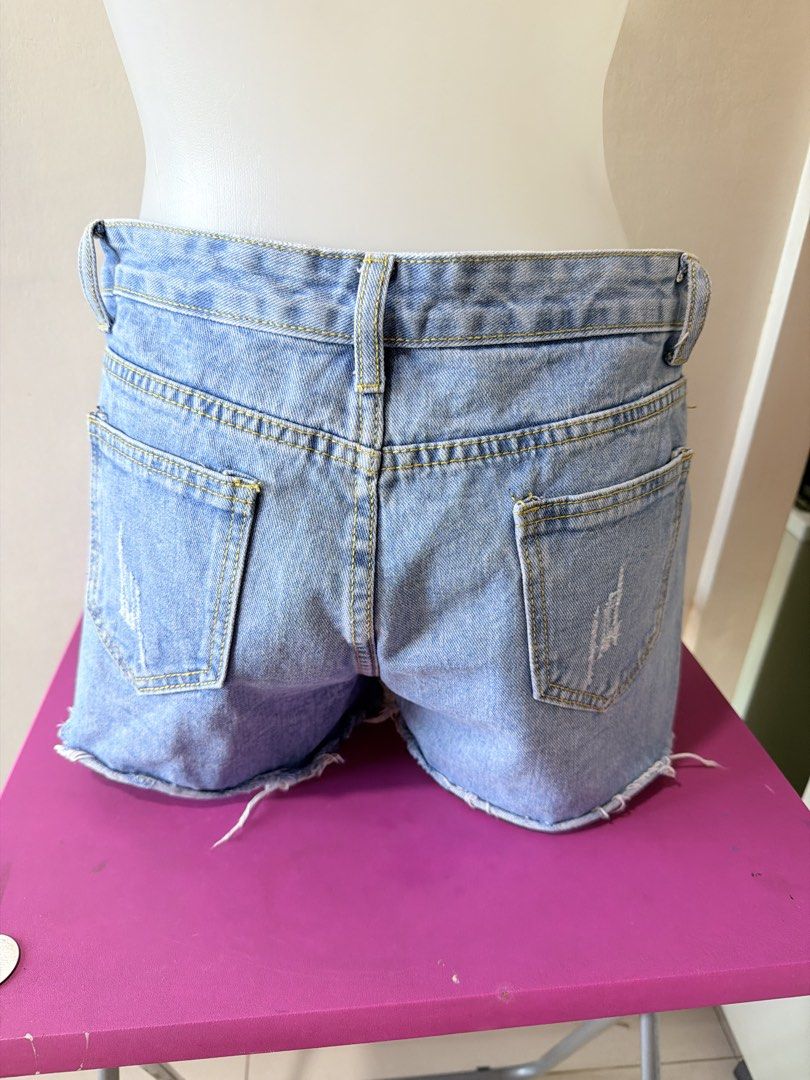 Short jeans (Category: Shorts) located in Manila. Submitted by hellokittyjhoe (Listing ID 1470697921, Image 2). Description: .