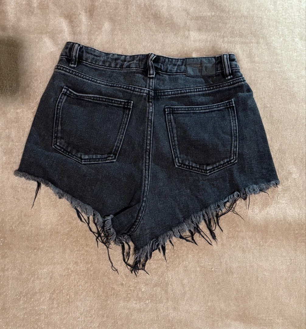 Short urban revivo (Category: Shorts) located in San Jose del Monte. Submitted by keen.elodies_stuff (Listing ID 1470653737, Image 2). Description: .
