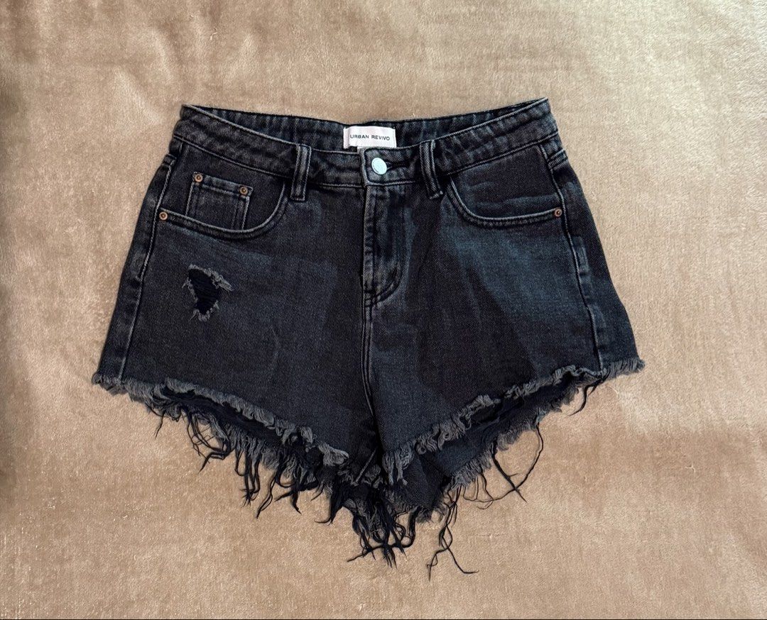 Short urban revivo (Category: Shorts) located in San Jose del Monte. Submitted by keen.elodies_stuff (Listing ID 1470653737, Image 1). Description: .
