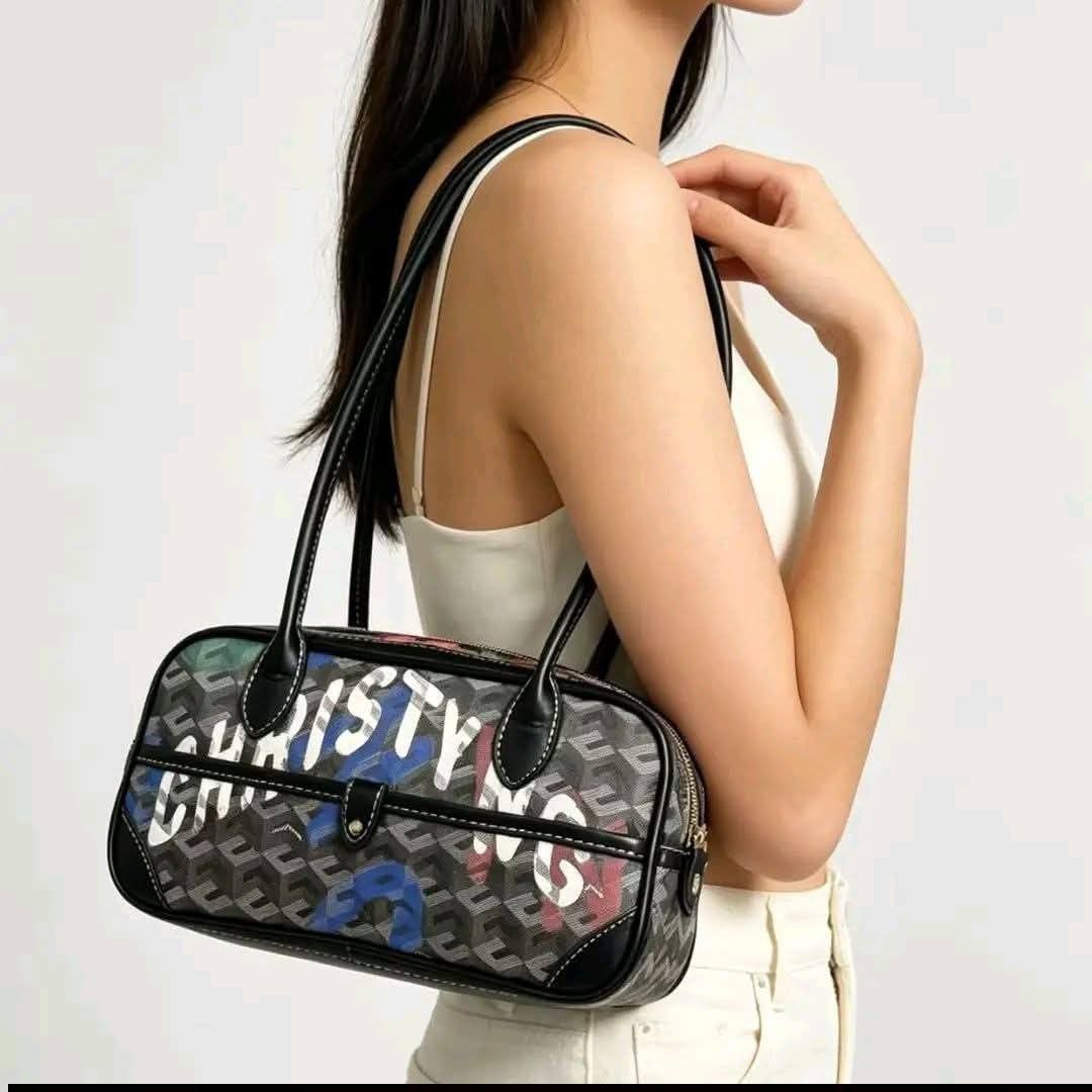 Shoulder bag CNg (Category: Shoulder Bags) located in Mandaluyong City. Submitted by shopmla (Listing ID 1470588847, Image 3). Description: Shoulder body bag CNg Php 650. With bag/dust bag.