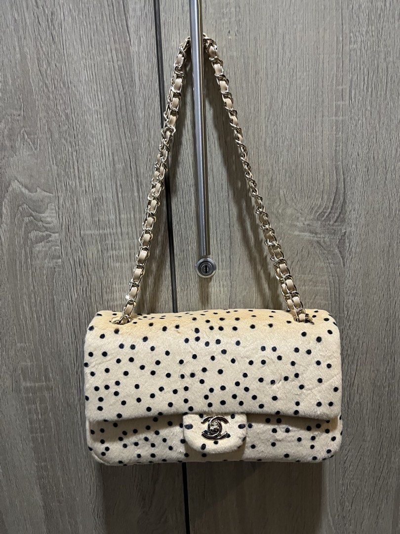 Shoulder Bag in Cheetah Prints (Category: Shoulder Bags) located in Mandaluyong City. Submitted by bagsetalbyjas_09 (Listing ID 1470680405, Image 1). Description: .