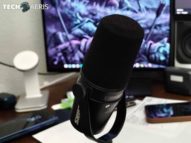 Shure MV7 Microphone with Foam Windscreen (Category: Microphones) located in Las Pinas. Submitted by residentsm (Listing ID 1470585487, Image 2). Description: .