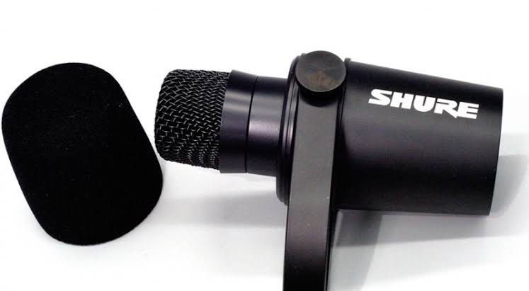 Shure MV7 Microphone with Foam Windscreen (Category: Microphones) located in Las Pinas. Submitted by residentsm (Listing ID 1470585487, Image 1). Description: .