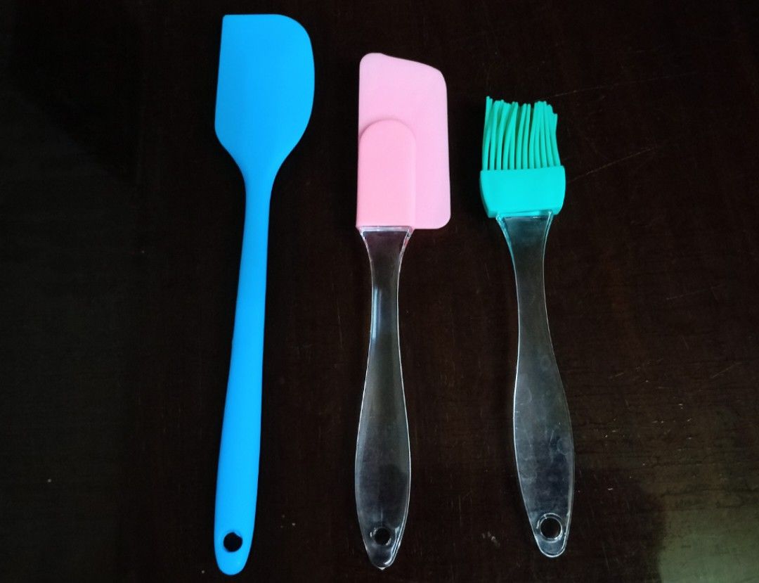 Silicone Spatula and brush (Category: Bakeware) located in Manila. Submitted by ririmart (Listing ID 1470601019, Image 1). Description: get this all for free.