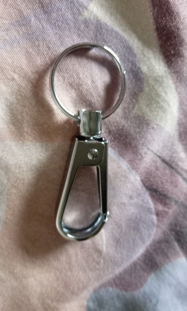 Silver Metal Keychain with Lobster Clasp and Ring (Category: Charms) located in Quezon City. Submitted by chacha30.s (Listing ID 1470658687, Image 3). Description: - Material: Durable metal with a polished chrome finish - Hardware: Spring-loaded lobster clasp clip and standard split ring - Design: Smooth swivel joint connecting the clasp and ring - Usage: Ideal for everyday keys, bag charms, or lanyards . Text me at 09277152134 . Buy na po kayo/O
