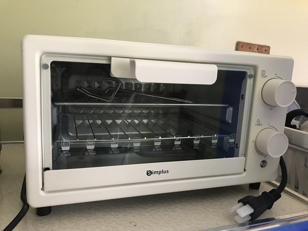 Simplus Electric Oven 10L (Category: Ovens & Toasters) located in Binan City. Submitted by algar13 (Listing ID 1470598095, Image 2). Description: - Brand: Simplus Electric Oven - Color: Clean White - Inclusions: Comes with an internal wire rack and attached plug and box - Condition: Excellent, ready to use - Mode of Payment: Bank Transfer - Shipping: Lalamove/Grab (Buyer shoulders shipping) - Used once.