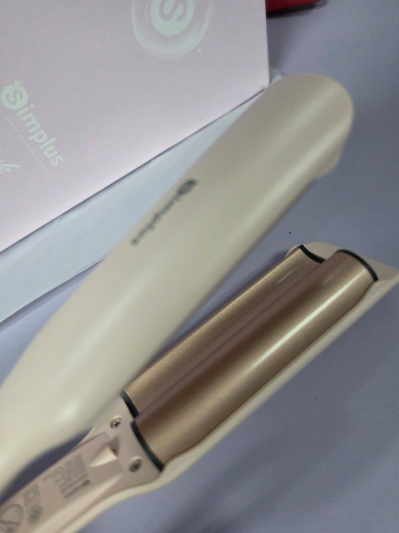 Simplus Pink Hair Curler Styling Iron (Category: Hair) located in Mandaluyong City. Submitted by Llyssa12 (Listing ID 1470603631, Image 2). Description: - Brand: Simplus pink hair curler - Condition: Brand new, never used, straight out of the original box - Heat Settings: 5 temperature levels up to 220°C - Safety: Front anti-scald design to protect fingers - Convenience: 360-degree rotating power cord and closing lock for easy storage - Best for 
