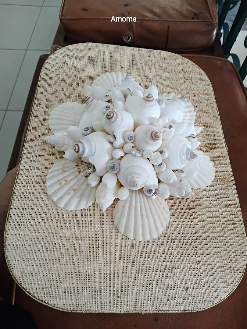 Sinamay with seashells box 12x8x5.5in (Category: Safe) located in Taguig. Submitted by amomaenterprise (Listing ID 1470587068, Image 2). Description: see photo.