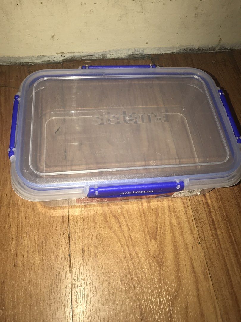 Sistema Klip It Leak Proof Food Storage Container (Category: Food Organization & Storage) located in Pasig City. Submitted by papotzy (Listing ID 1470599430, Image 1). Description: - Authentic Sistema KLIP IT container (Made in New Zealand) - 2.2L capacity with a cute tomato graphic label - Secure blue locking clips with a leak-proof design - 100% BPA and phthalate-free safe plastic - Perfect for meal prep, leftovers, or pantry organization - Cle