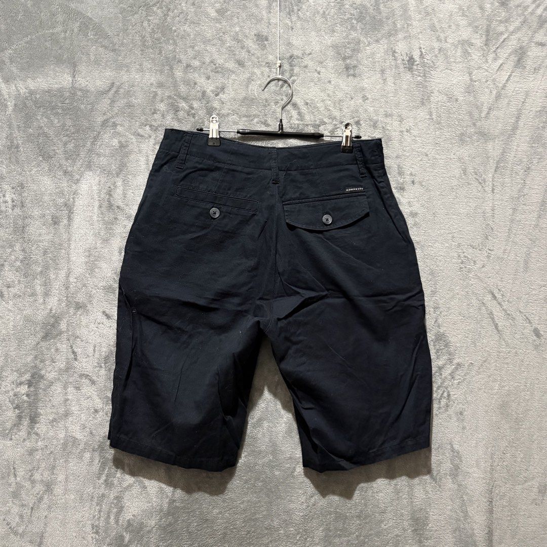 Size 33-34 - Oakley Regular Chino Active Shorts Black (Category: Shorts) located in Tuguegarao City. Submitted by past10 (Listing ID 1470716033, Image 3). Description: Authentic Oakley Regular Fit Chino Active Shorts • Size: Fits Men’s Size 33 to 34 Waist (Note: Inner tags have been cut off, please refer to the exact flat layout measurements below) • Color: Solid Matte Black • Condition: 8.5/10 • No holes, rips, or structural damage. • Deep black