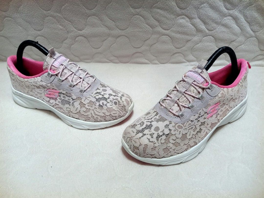 SKECHERS D'LUX COMFORT💥 (Category: Sneakers) located in Mandaue City. Submitted by ungriaprelovedshoes (Listing ID 1470599652, Image 3). Description: SEXY LOOKING THING 😍 SKECHERS D'LUX COMFORT💥 US SIZE 8 WOMEN EUR SIZE 38 25CM EXCELLENT CONDITION 800 ONLY✨ CLICK THE PICTURE FOR DETAILS CAN SHIP NATIONWIDE PERO PWEDE COD KUNG CEBU AREA📌 MESSAGE ME FOR MORE DETAILS 😊🙏.