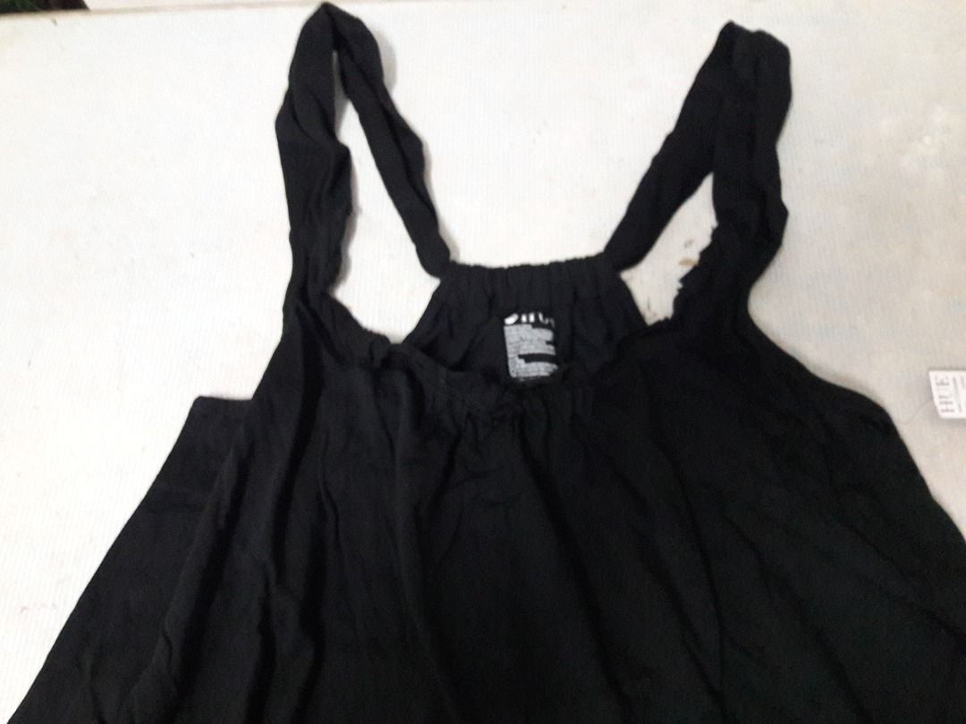 Sleepwear US BNEWTAG ($60+) (Category: Undergarments & Loungewear) located in Los Banos. Submitted by mania-62906 (Listing ID 1470592881, Image 2). Description: BNEWTAG. Black US Medium.