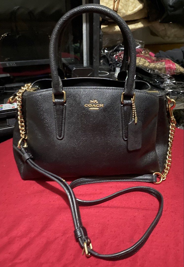 Sling bag (Category: Cross-body Bags) located in Manila. Submitted by gelaimarieh (Listing ID 1470635795, Image 2). Description: .