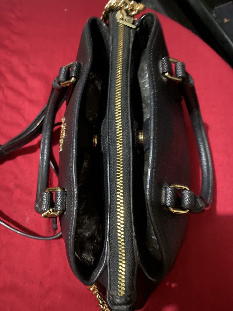 Sling bag (Category: Cross-body Bags) located in Manila. Submitted by gelaimarieh (Listing ID 1470635795, Image 3). Description: .