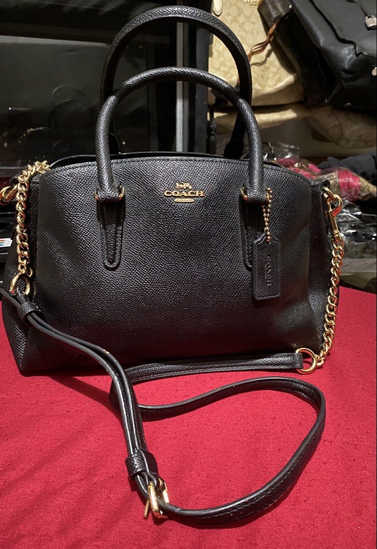 Sling bag (Category: Cross-body Bags) located in Manila. Submitted by gelaimarieh (Listing ID 1470635795, Image 1). Description: .