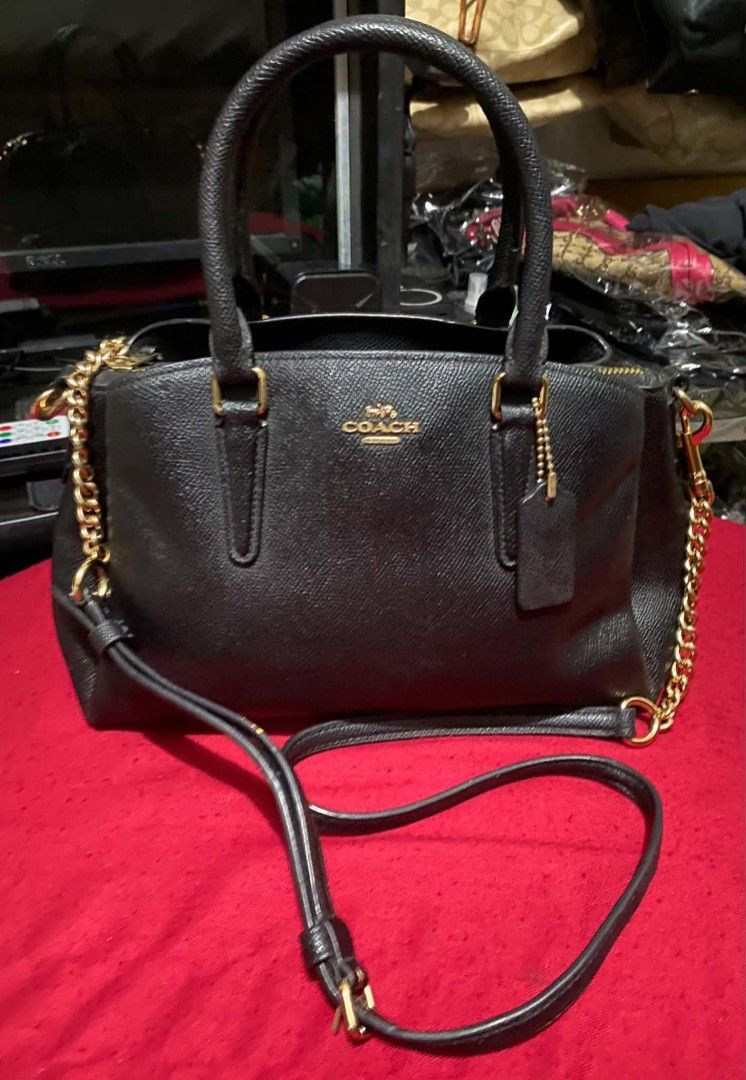 Sling bag (Category: Cross-body Bags) located in Manila. Submitted by glaiza02 (Listing ID 1470668725, Image 2). Description: .